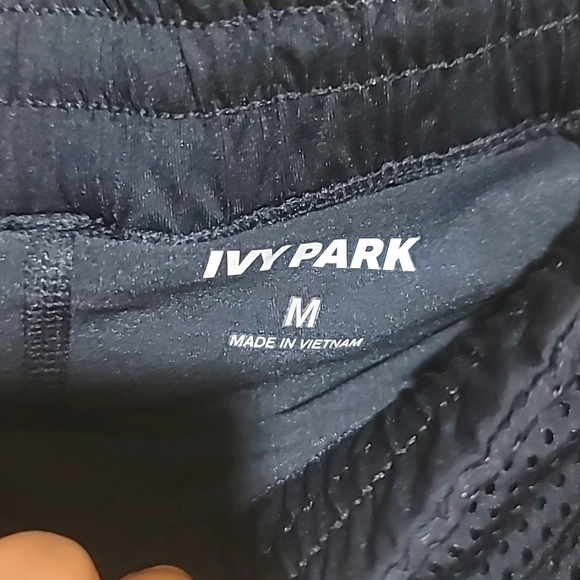 Ivy Park black workout Shorts - Picture 5 of 8